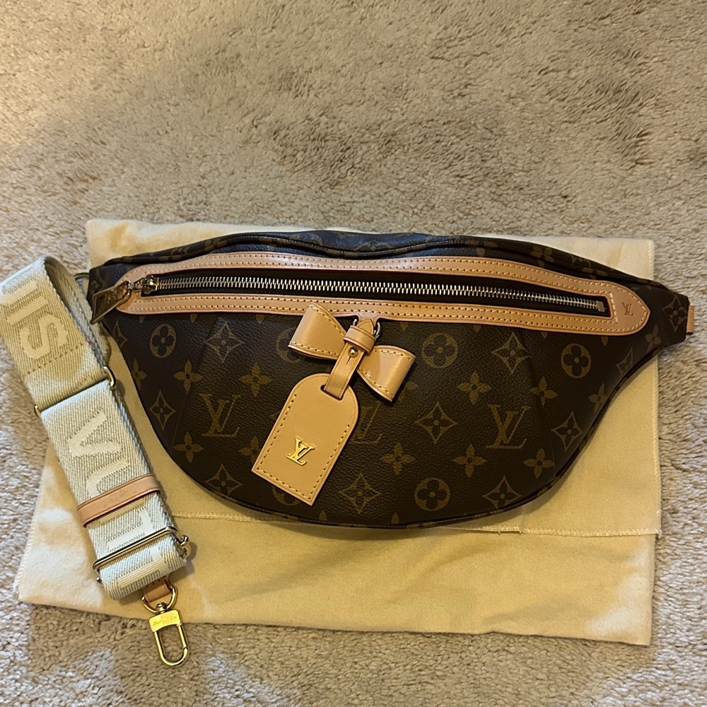 Louis Vuitton Monogram Highrise bumbag